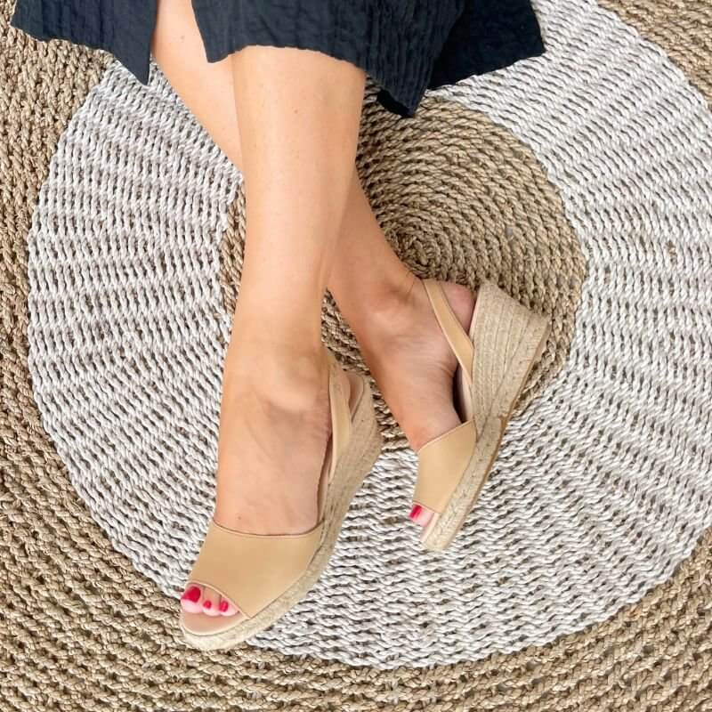 Alpargata clásica de cuña en color miel