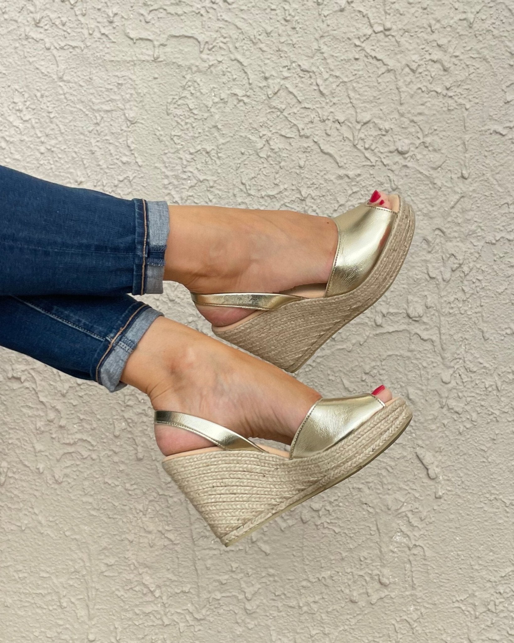 Alpargatas de cuña Roxy en dorado (veganas)